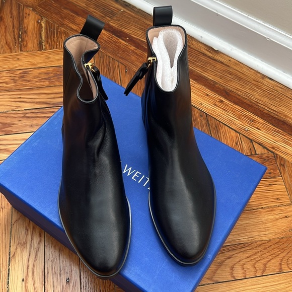 New Stuart Weitzman Women’s RILEY Leather Side Zip Booties in Black, Size 7.5 - Picture 2 of 6